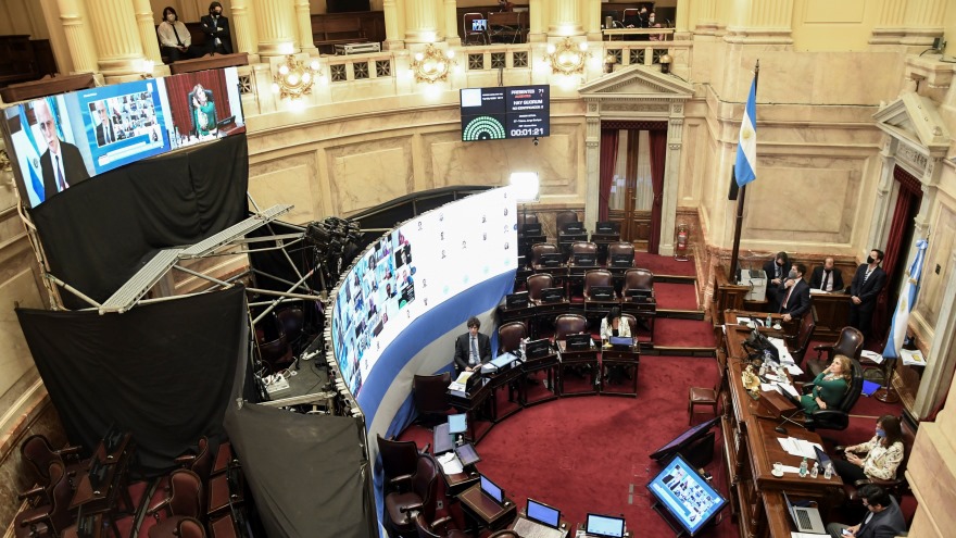 los 71 senadores pudieron votar sin problemas y alrededor de 26 pudieron hacer uso de la palabra.