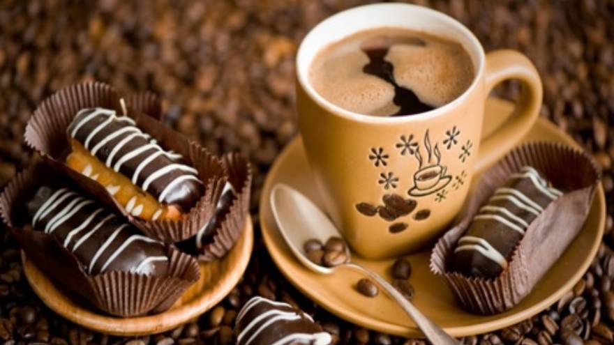 El gusto del chocolate se puede ver alterado cuando se come con café