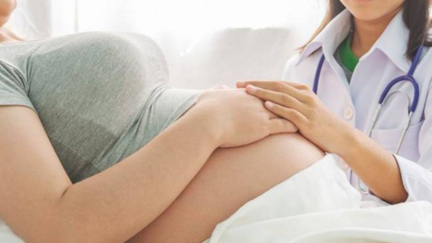 Los cambios que contempla el DNU no modifican el período de licencia por maternidad antes o después del parto