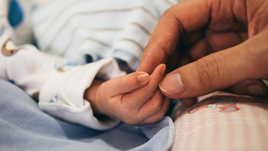 Los derechos de las mujeres y del bebé están garantizados por ley en Argentina