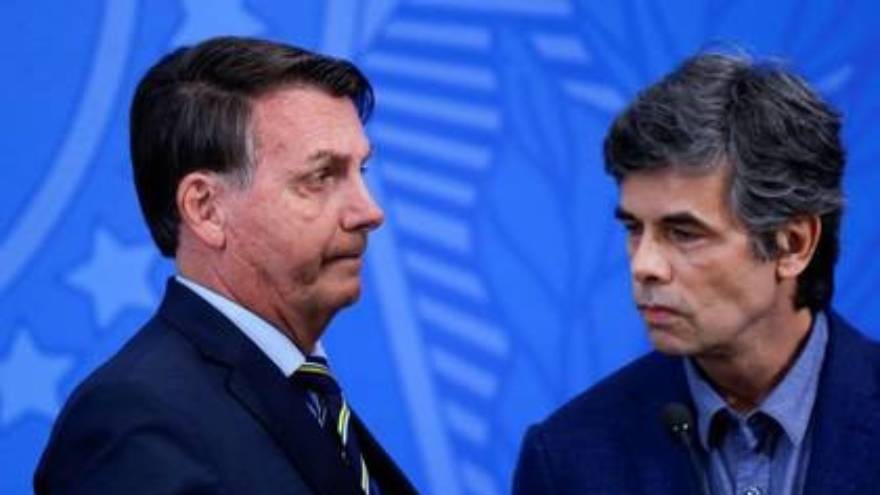 Bolsonaro y su último ministro de Salud
