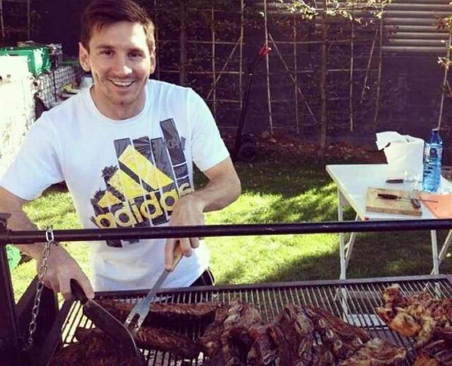 Messi: le gusta el asado, pero dentro de la cancha cambia su dieta.