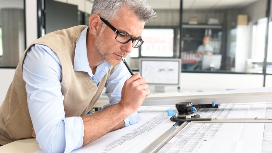 El sueldo promedio de un arquitecto en España ronda los 3.000 euros al mes