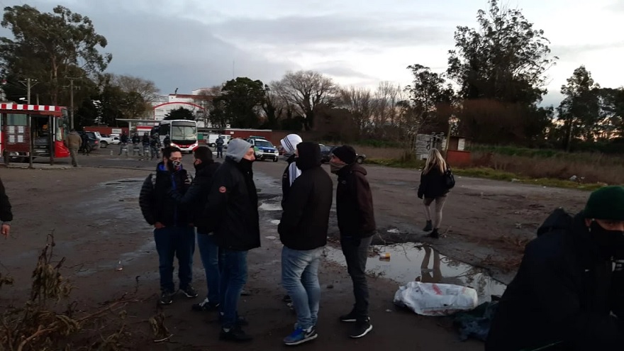 Una facción disidente de la UTA mantiene un bloqueo en la cabecera de la 25 de Mayo
