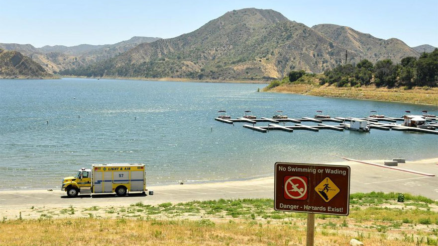 La búsqueda en el lago Piru tiene lugar desde el miércoles.