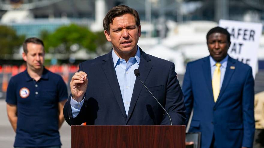 El gobernador de Florida, Ron DeSantis, adelantó que las clases comenzarán en el estado en el mes de septiembre