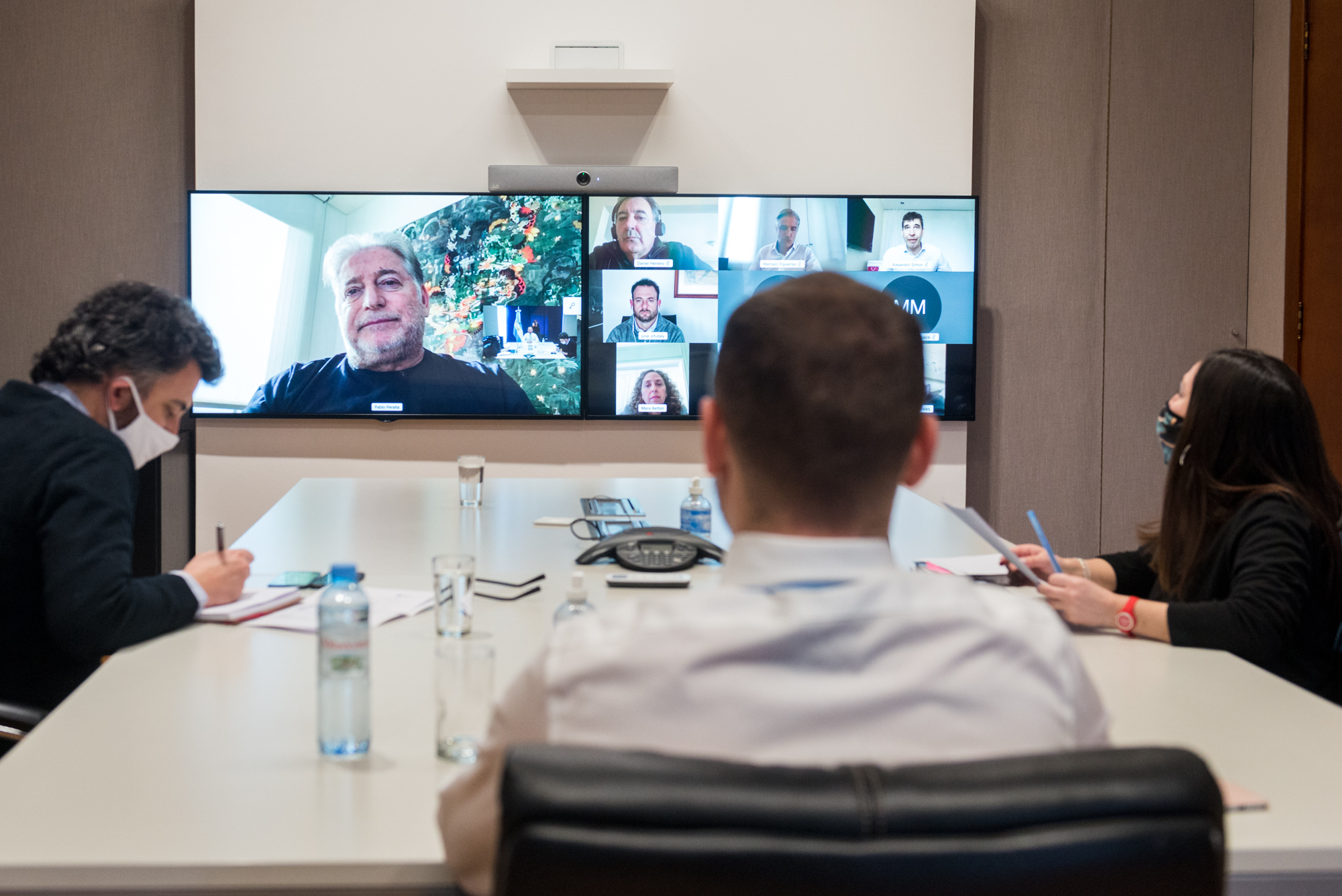El ministro de Economía conversó con los empresarios por videoconferencia.
