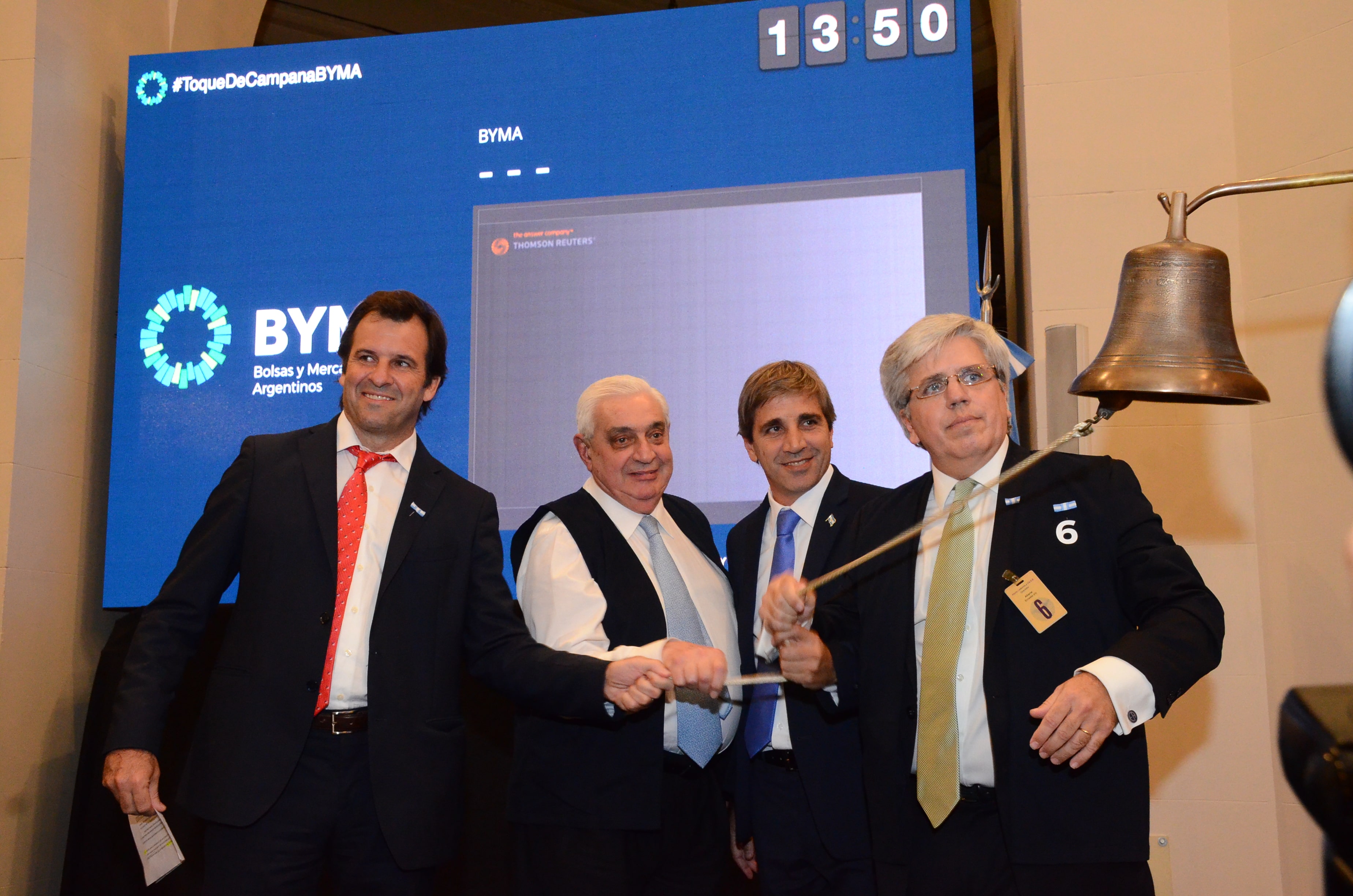 Toque de campana durante el debut bursátil de Byma, en mayo de 2017