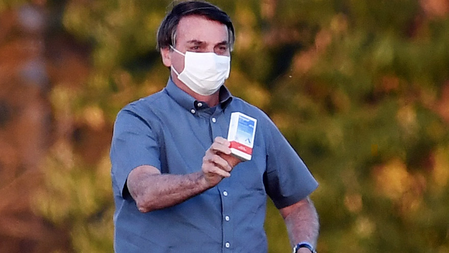 Bolsonaro volvió a criticar al gobierno argentino, con el proyecto para legalizar el aborto como eje