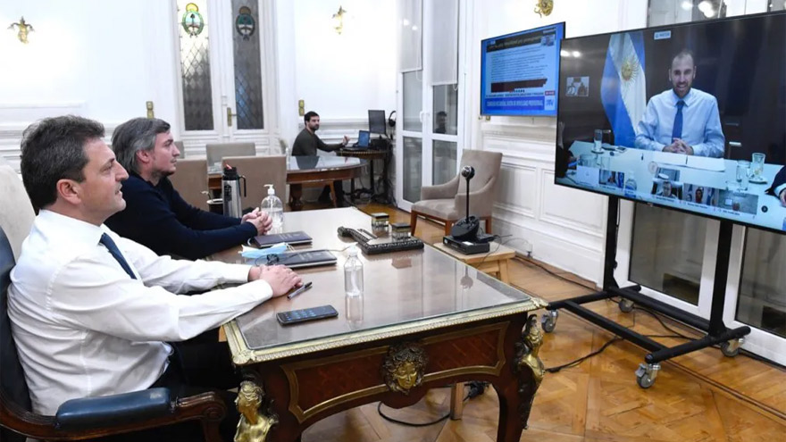 Guzmán dio detalles de las negociaciones por la deuda a Massa y Máximo Kirchner.