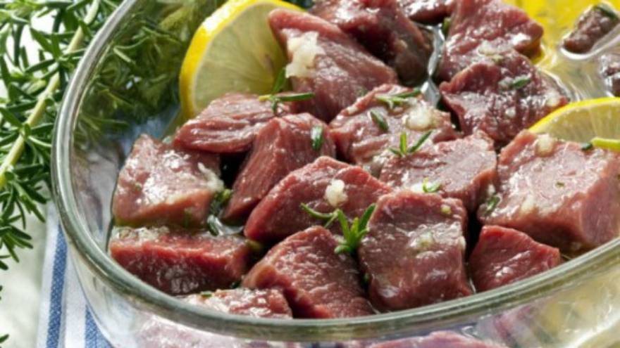 Hay ciertos productos, como las carnes, que se desaconseja cocinar en el microondas