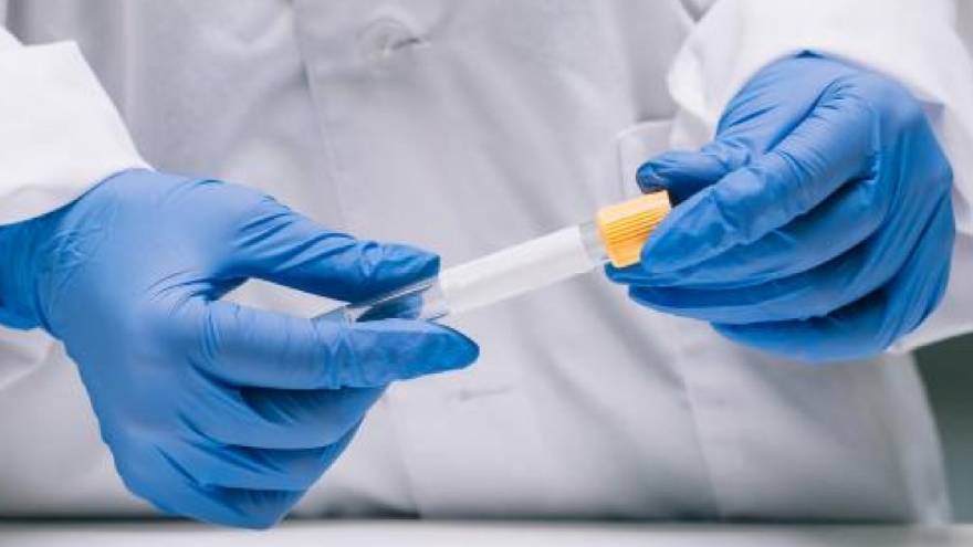 En las terminales de ingreso al país se seguirán realizando tests PCR.