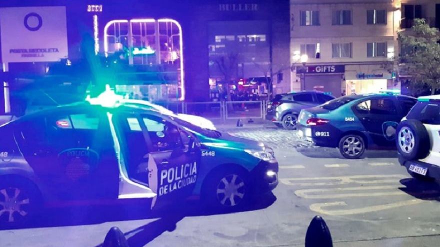 La Policía Federal dispersó a las personas de la calle