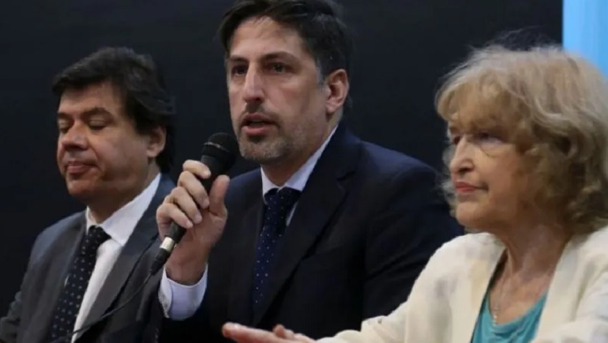 Puiggrós presentó la renuncia por diferencias con Trotta