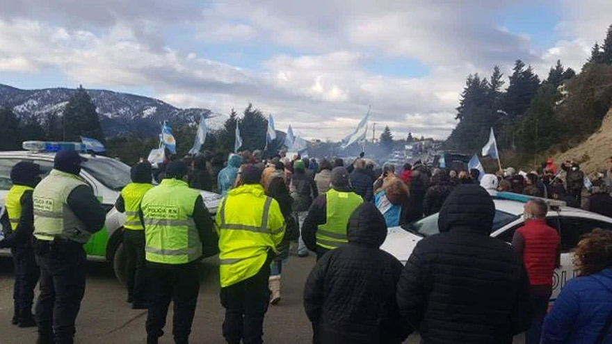 Uno de los banderazos organizados contra la toma de tierras.