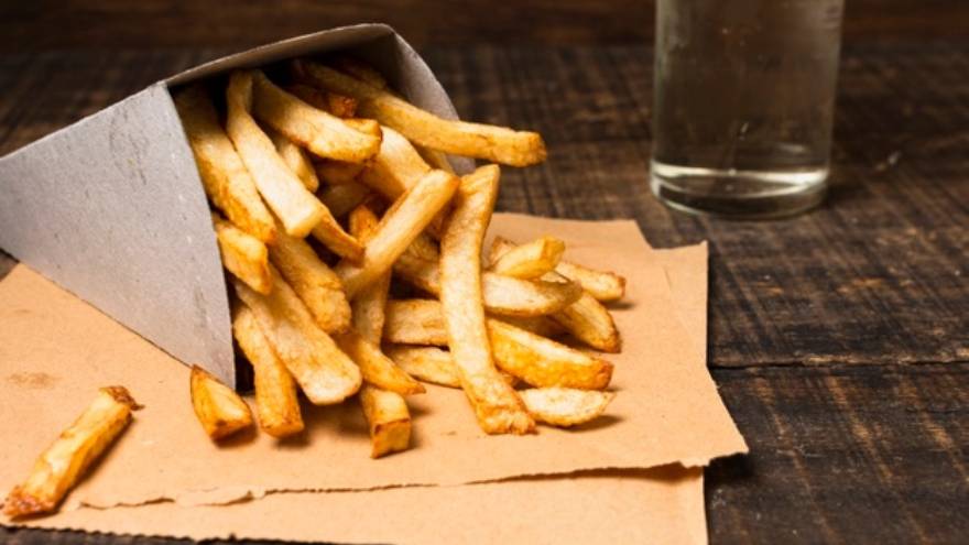 Si se cocinan por mucho tiempo las papas fritas pueden producir una sustancia tóxica