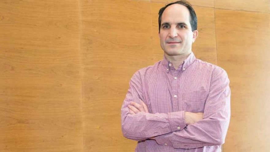 El científico argentino Juan Maldacena indica que será posible viajar al futuro