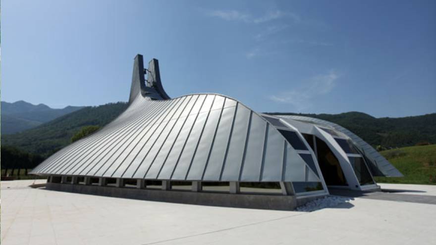 Esta es la capilla que Pininfarina diseñó a pedido