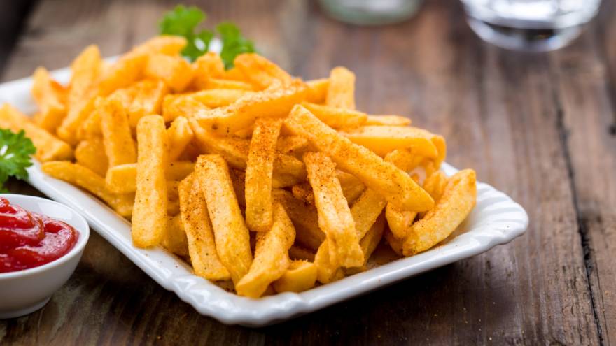 Las papas se fríen en aceite y no siempre se recomenda reciclarlo