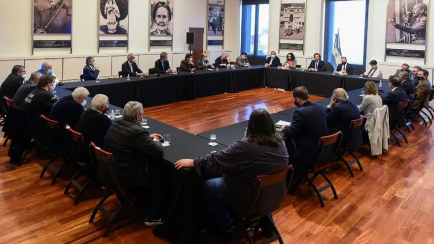 La foto para el FMI: Gobierno, empresarios y gremios en la mesa de este martes.