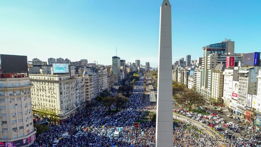 El conductor dijo que solo hizo un chiste contra los manifestantes del 12O