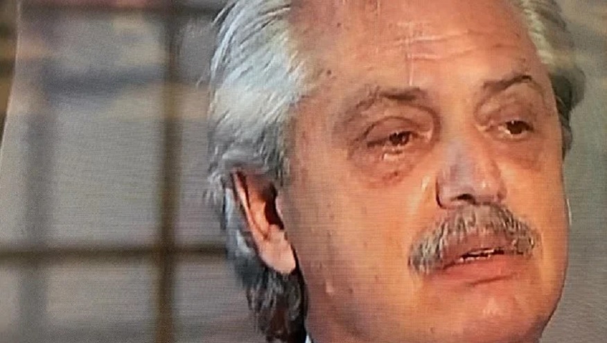 Alberto Fernández, visiblemente cansado y con ojeras