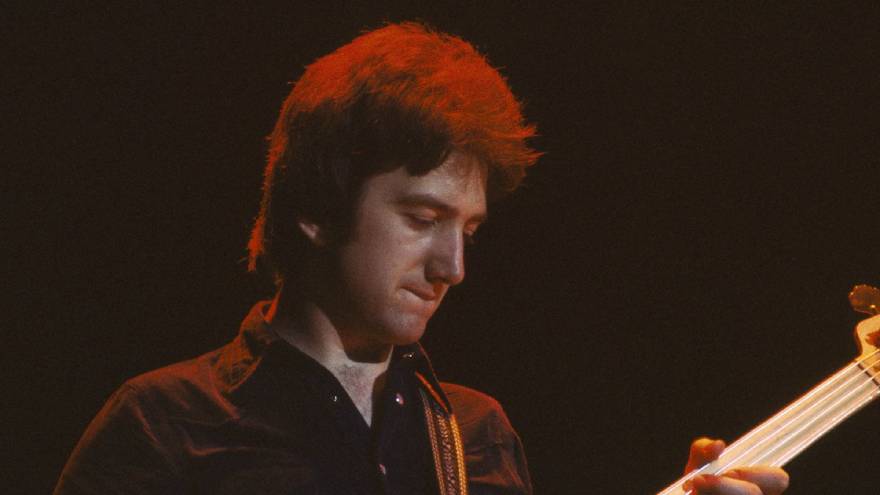 John Deacon fue el único que no quiso cantar