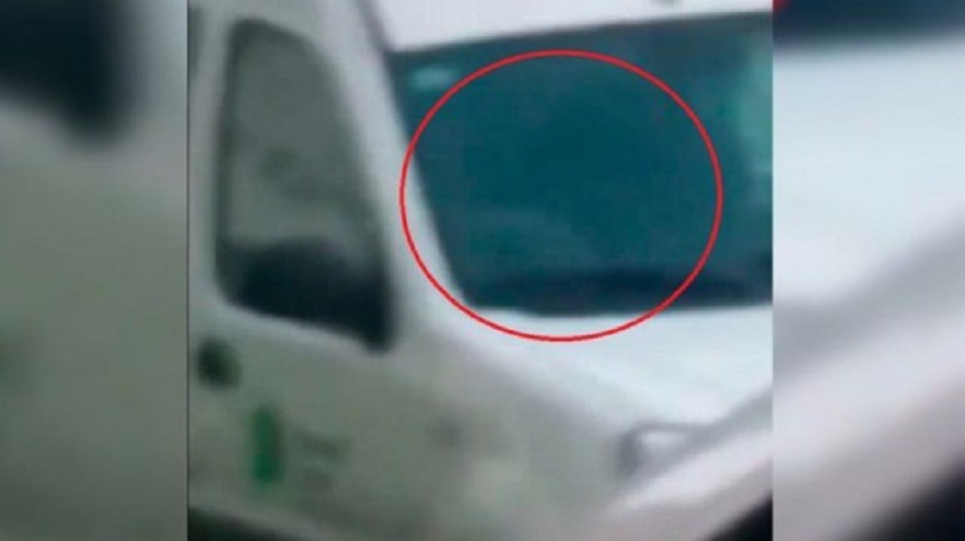Sexo a plena luz del día en una camioneta de la Provincia
