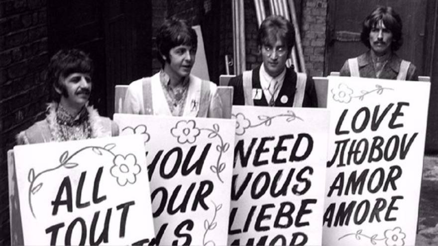 All you need is love es una de las frases de canciones más populares del grupo británico