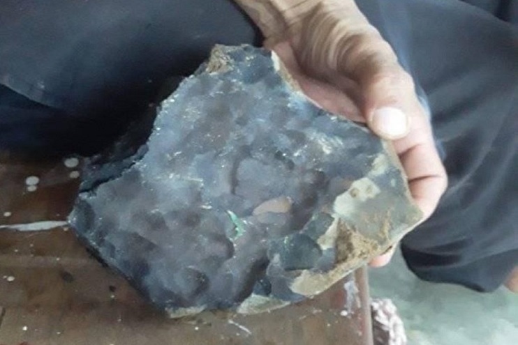 Un hombre se volvió millonario al vender este trozo de meteorito que perforó el techo de su humilde casa