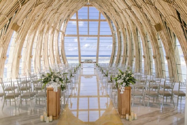 Interior de la capilla del Apurva Kempinski de Bali