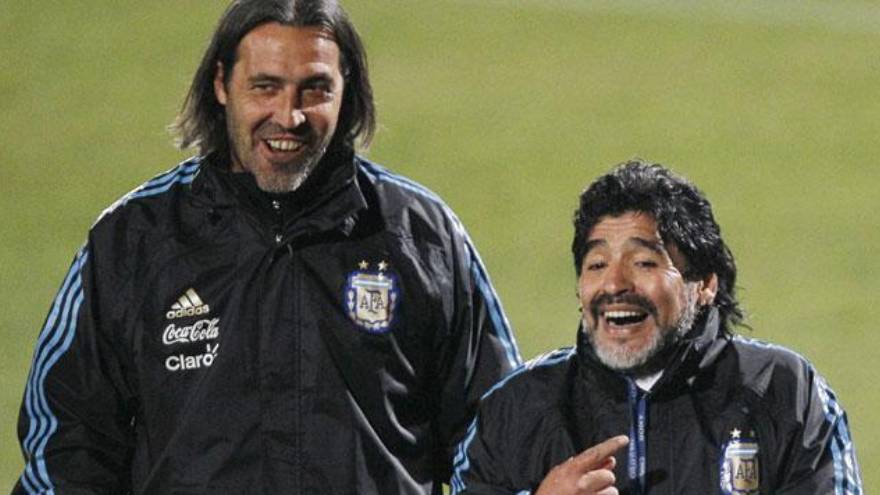 Maradona, años atrás, junto a Sergio Batista