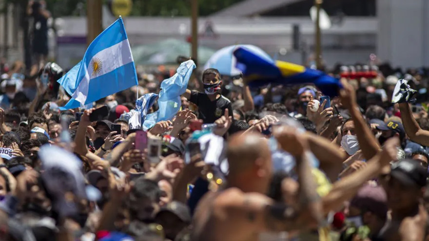 Para el papá de Solange Musse, el velatorio de Maradona mostró que hay