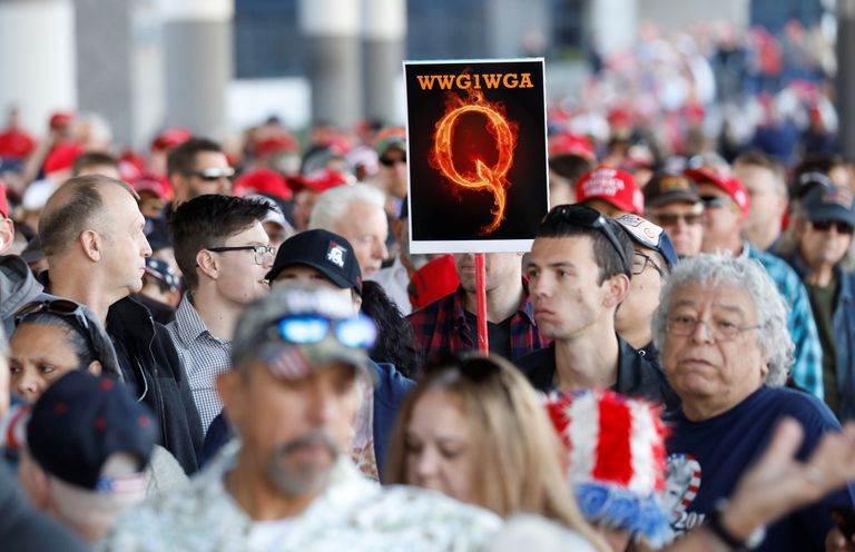 ¿Qué es QAnon y cómo está influyendo en Estados Unidos?