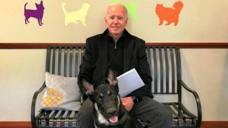 El presidente electo de los Estados Unidos se fisuró el pie derecho jugando con su perro