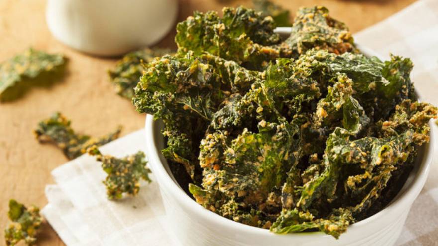 Los chips de kale son una receta nueva y muy atractiva