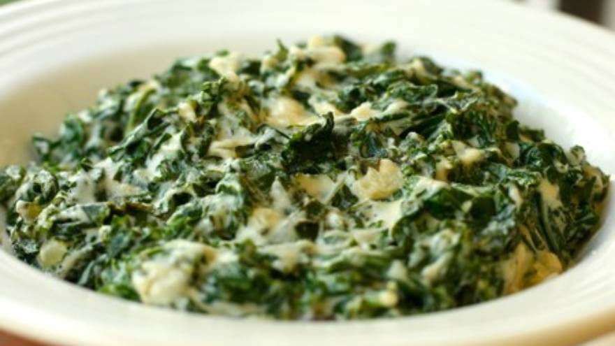 El kale gratinado a la crema es una de las recetas que se puede hacer con este vegetal