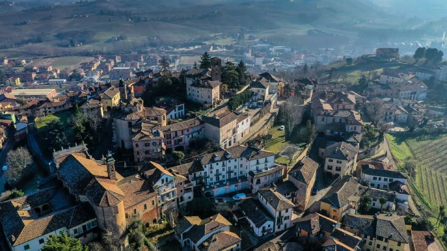 El vitel toné tiene su origen en la región de Piamonte, al norte de Italia