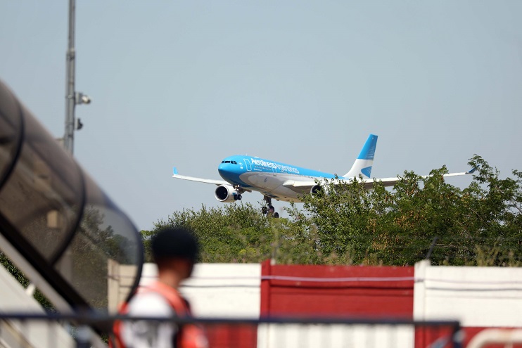 El vuelo de Aerolíneas Argentinas regresará entre el jueves y el viernes