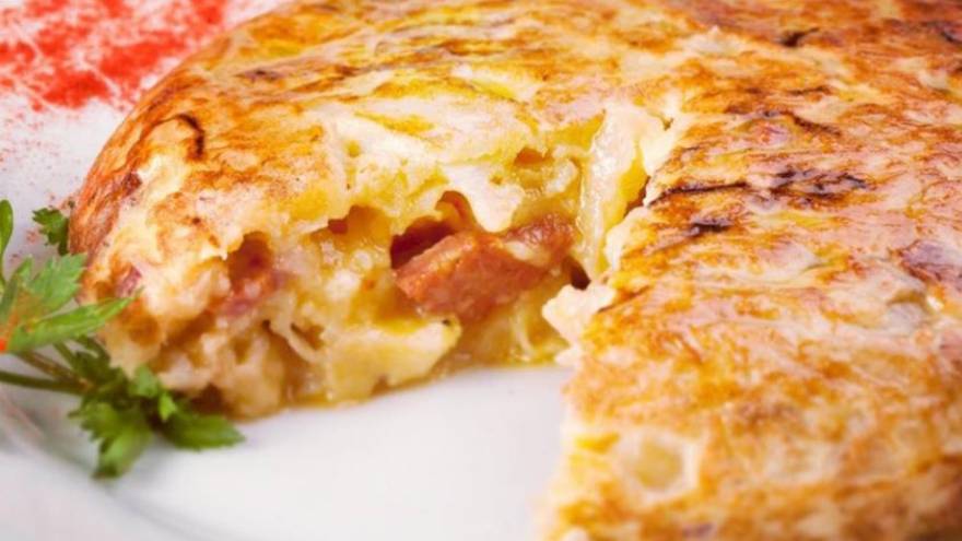 La tortilla de papas se puede preparar con diversos agregados