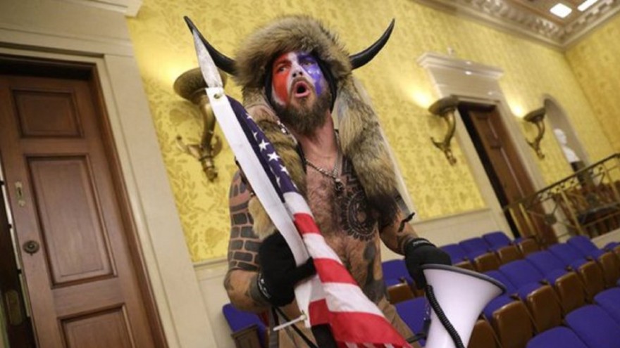 Representa a un grupo ultraconservador que defiende a Donald Trump