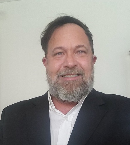 Luis Ferraro Lara es analista económico, titular de