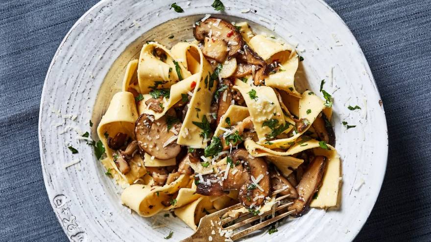 Con la pastalinda se pueden hacer pappardelle, una pasta simple y más gruesa que los spaghetti