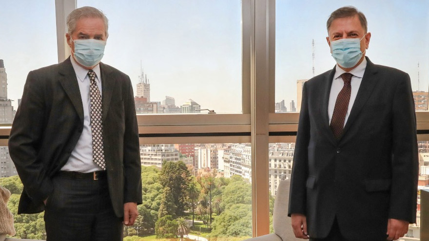 El canciller Felipe Solá, a la izquierda, y el embajador Zuain.