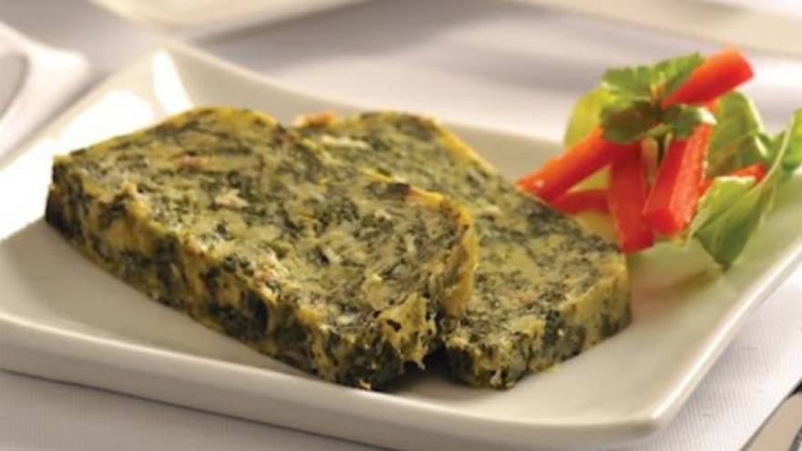 El budín de arroz yamaní y espinaca es una receta sencilla que se puede usar como plato principal o como guarnición