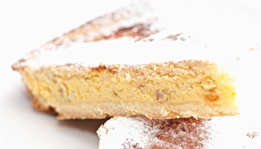 La torta de ricota, es una buena opción para el desayuno, la merienda y si le agregas dulce de leche, será también el postre perfecto