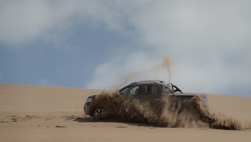 Prueba superada con Renault Alaskan en los médanos de Pinamar.