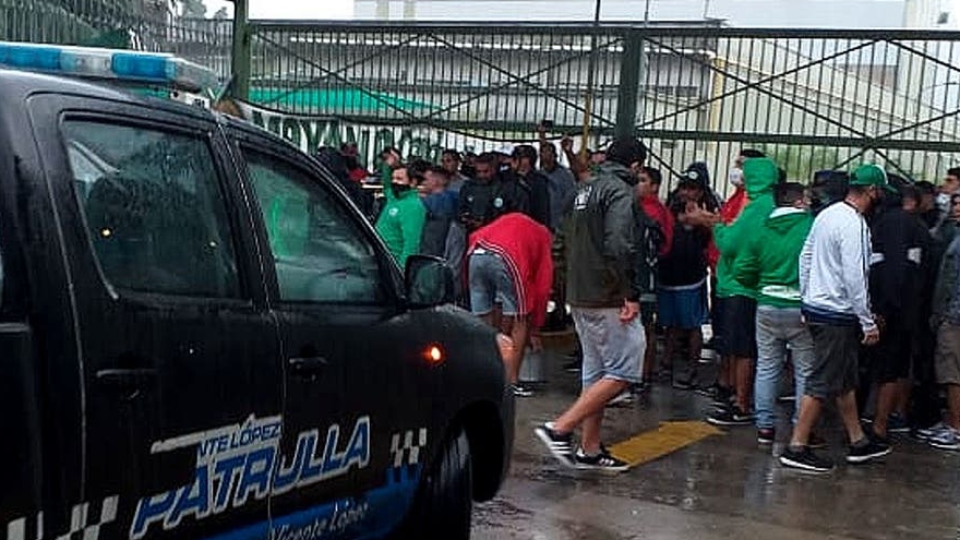 Las protestas y bloqueos de Camioneros a empresas se repiten