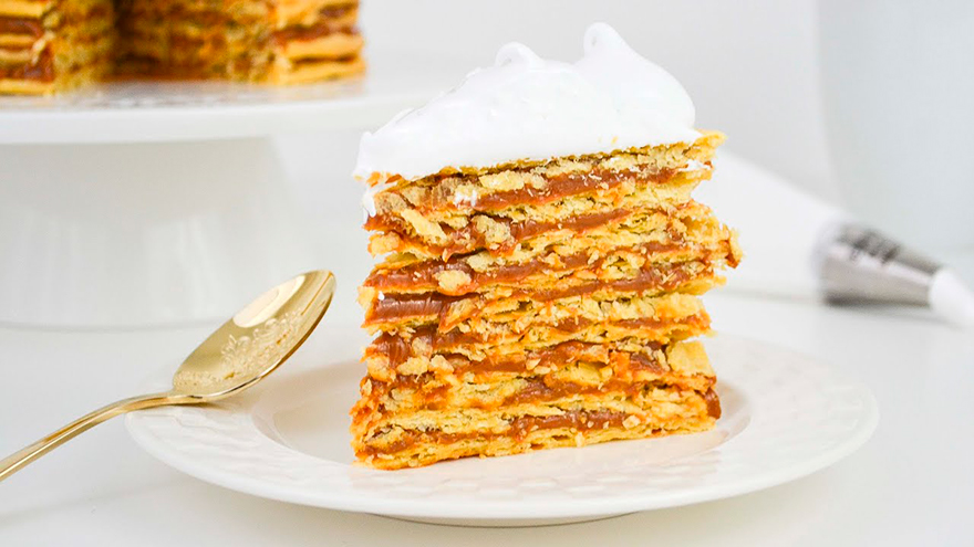 La torta Rogel es un clásico de la pastelería en la cual abunda el dulce de leche