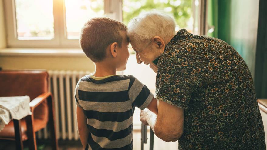 ¿Es posible que Argentina tenga licencia para abuelos?
